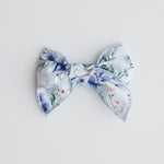 bow with slide clip flatlay