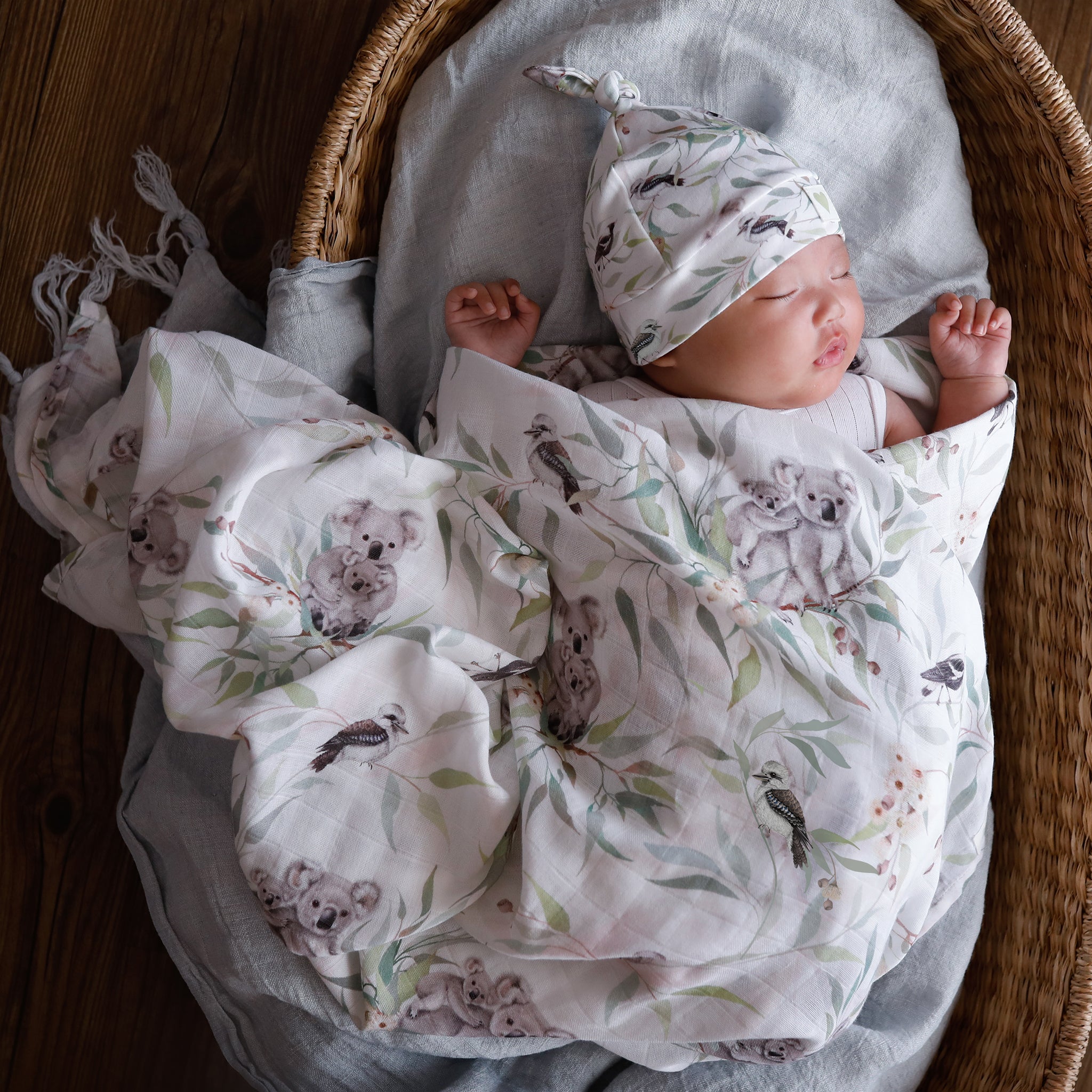 muslin-swaddle-organic-cotton-koala-hugs