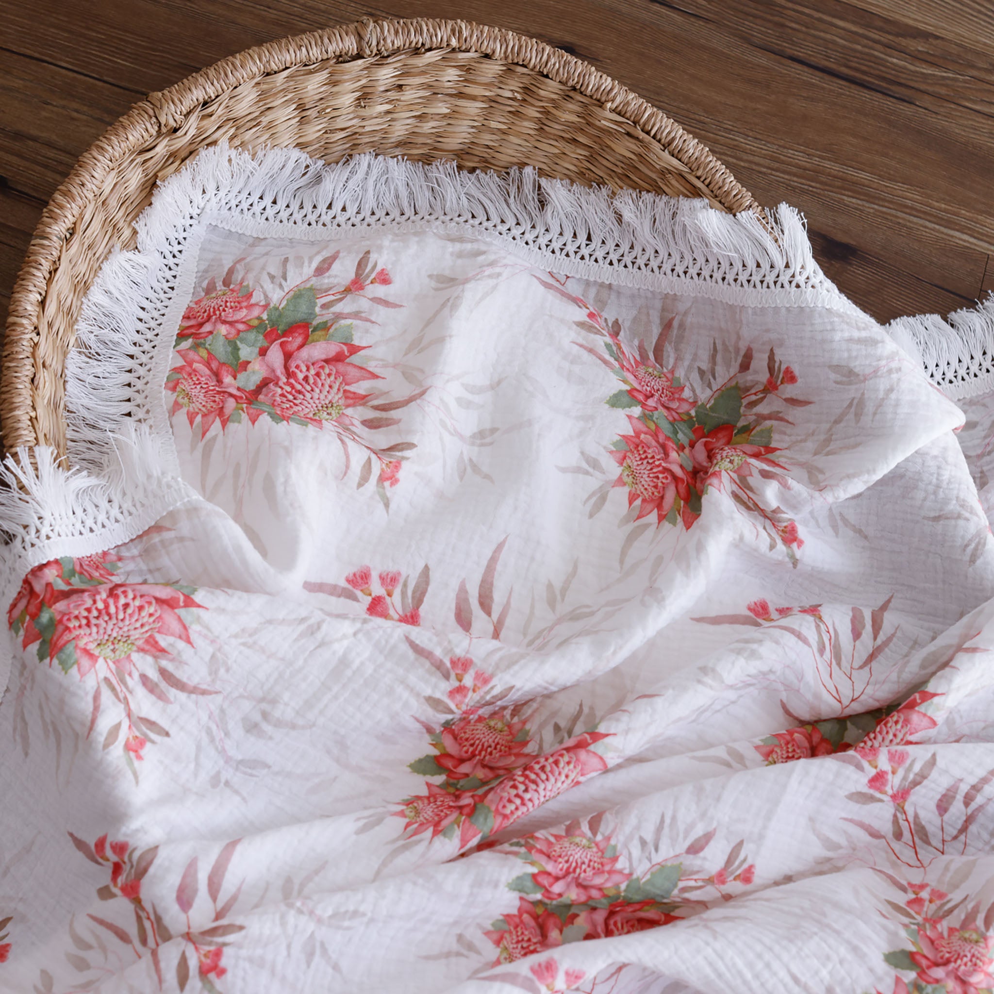 waratah-Fringe-swaddle