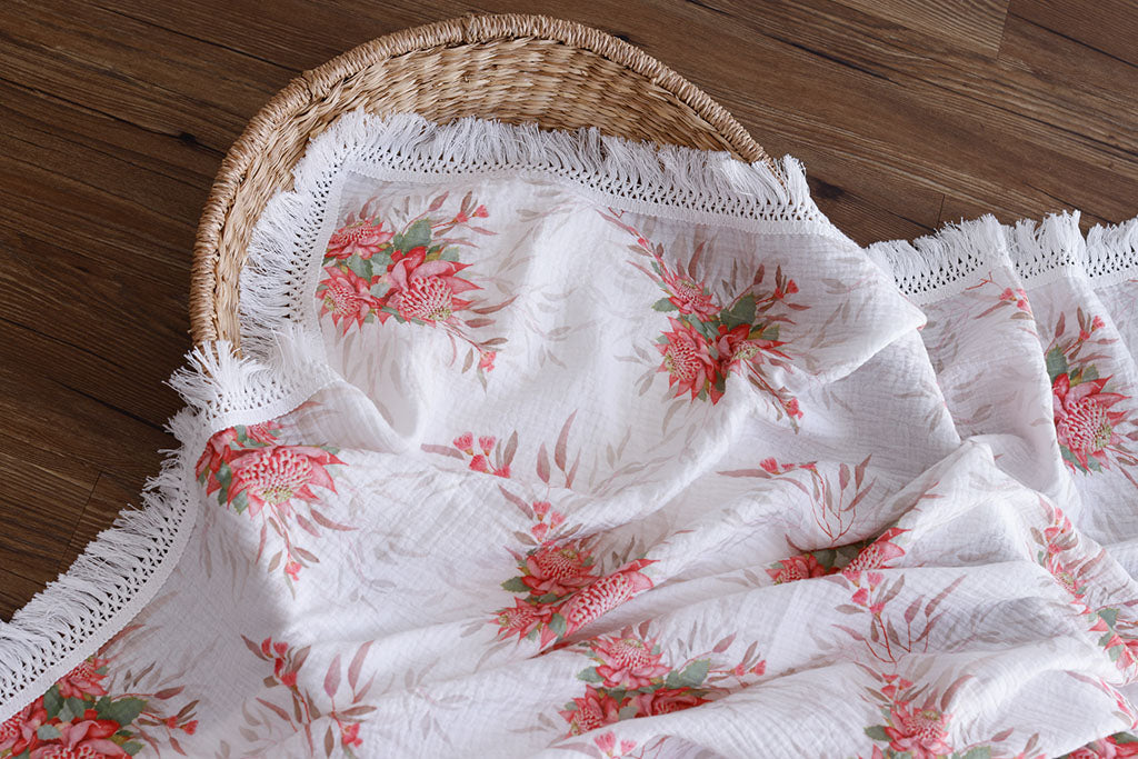 waratah-Fringe-swaddle